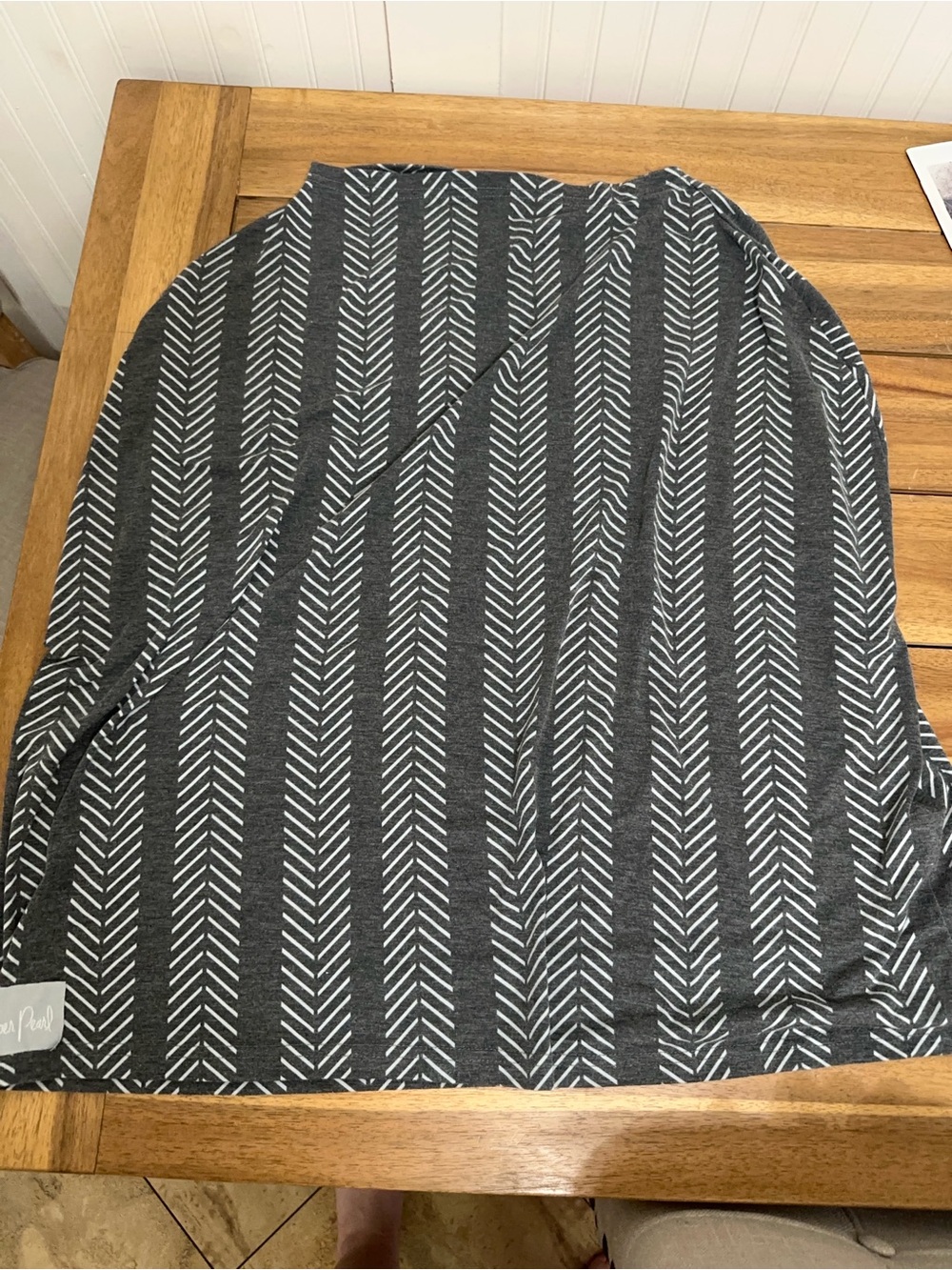 Copper Pearl gray & white patterned breastfeeding cover